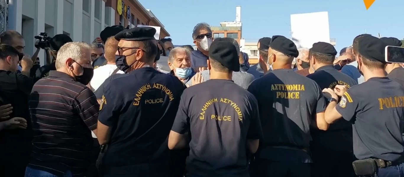 Κρήτη: Άγριες αποδοκιμασίες από υγειονομικούς σε Κ.Μητσοτάκη για τους υποχρεωτικούς εμβολιασμούς (βίντεο)